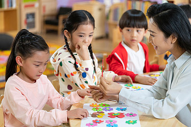 69少婦:69歲“少婦”走紅:傳奇人生引關(guān)注-1