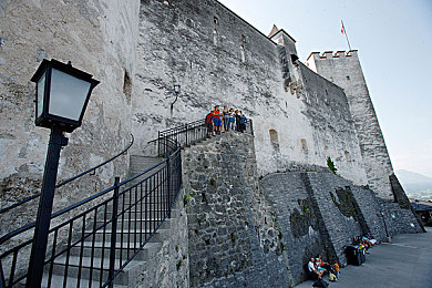 汗汗漫畫,漫畫新寵：汗汗畫風(fēng)獨(dú)特引關(guān)注