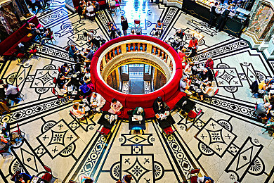 WC凸①撒尿間諜女廁HD：神秘女廁間諜游戲，揭秘驚人劇情-2